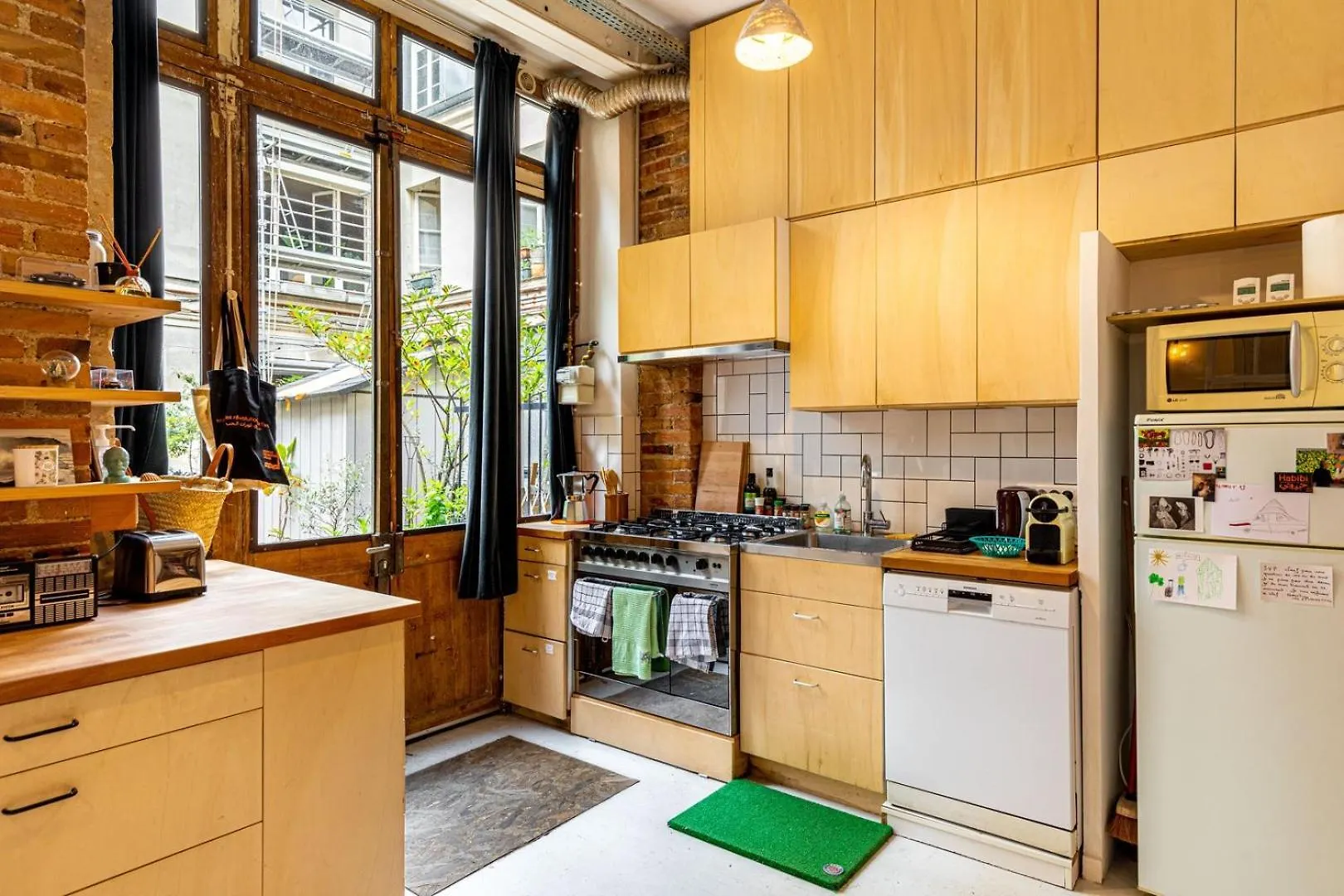 Apartament Guestready - Midcentury Maisonette In The 10Th Paryż